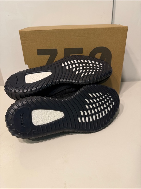 Adidas Yeezy Boost 350 V2 Black with Blue Stripe men’s size 10